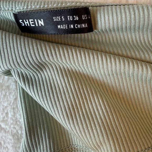 Cropped top - Picture 3 of 3